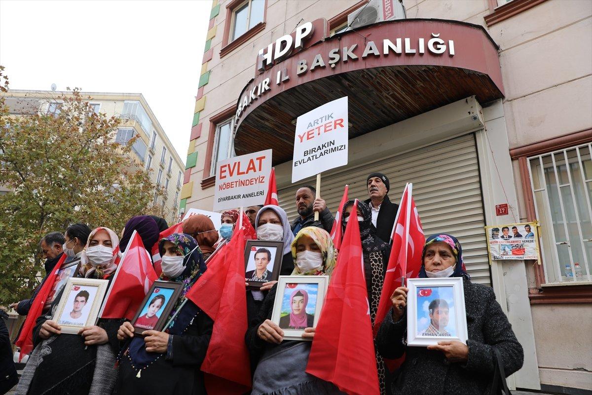 Diyarbakır annesi Esmer Koç'tan kızına teslim ol çağrısı