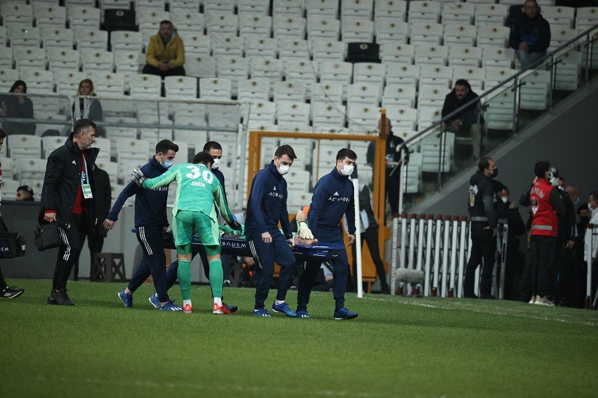 Mert Günok, sezonu kapattı