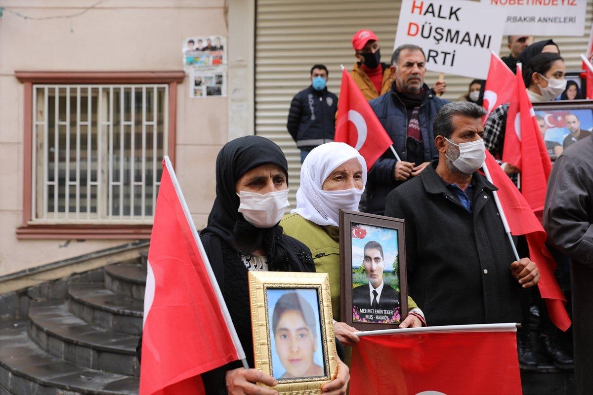 Diyarbakır annesi Esmer Koç'tan kızına teslim ol çağrısı