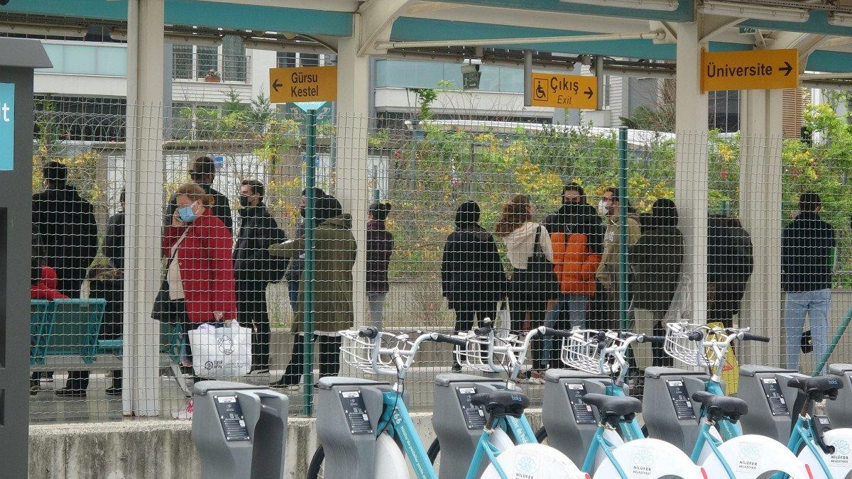 Bursa’da fırtına, metro seferlerini durdurdu