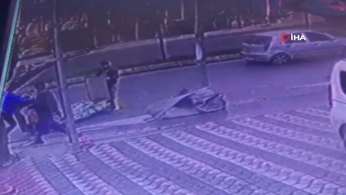 İstanbul'da fırtınada gençlerin boks makinesiyle imtihanı