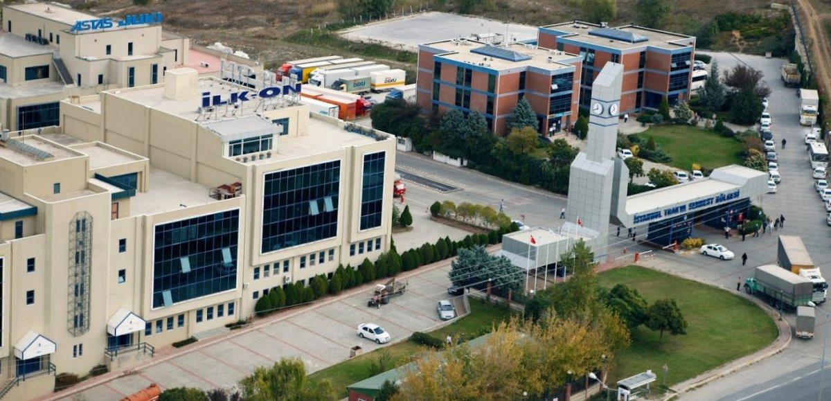 Lodos Çatalca'da saat kulesini devirdi