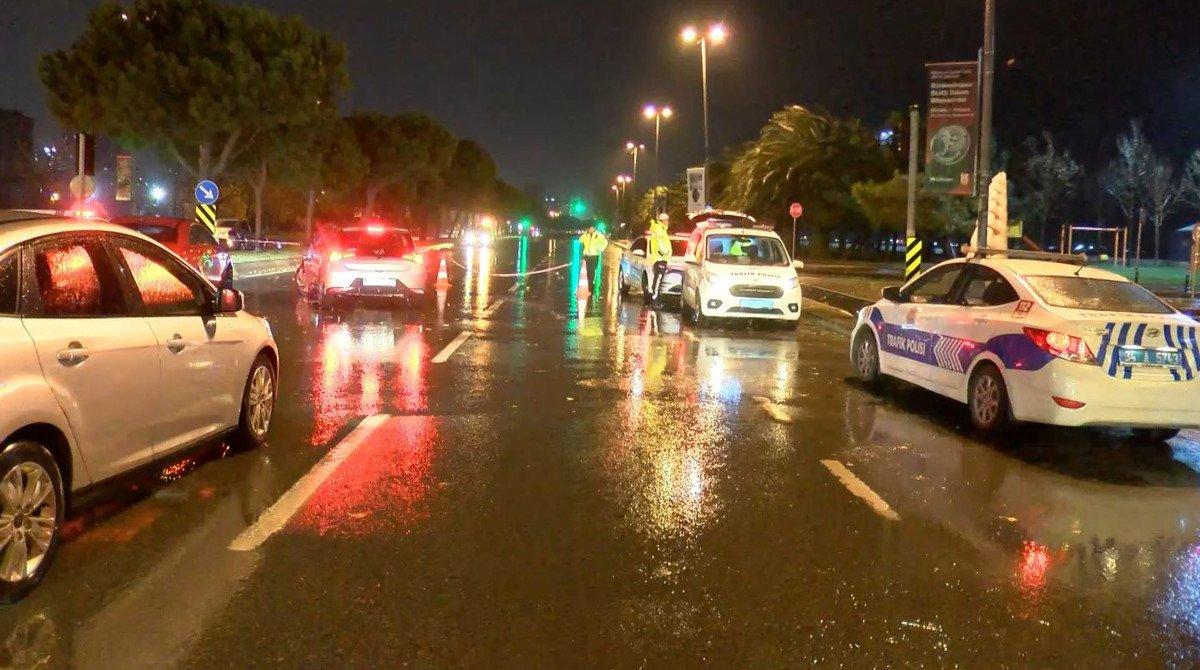 Kartal sahil yolu şiddetli yağış nedeniyle trafiğe kapatıldı