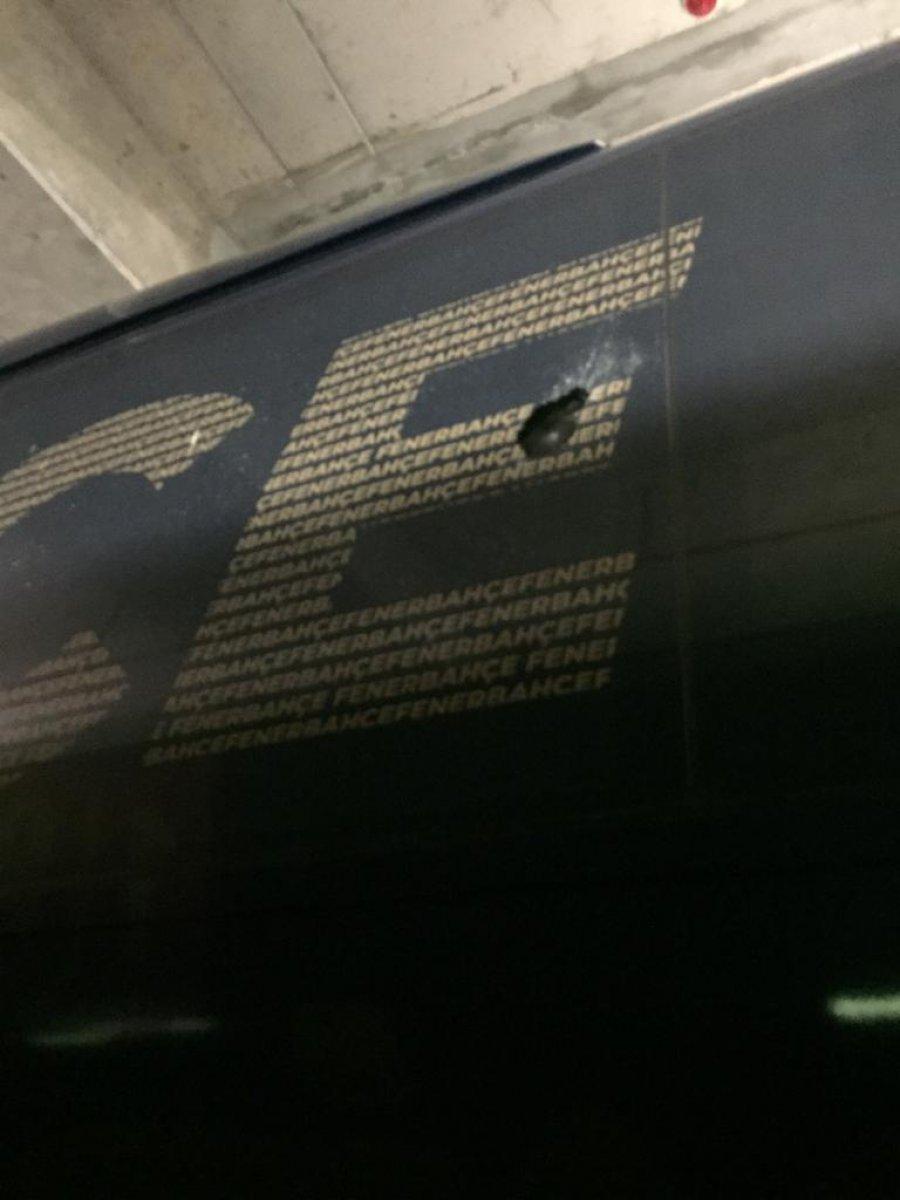 İzmir'de Fenerbahçe otobüsüne taşlı saldırı