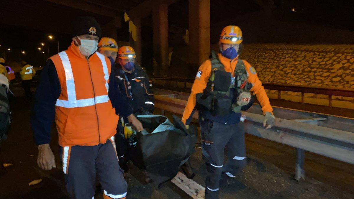 Niğde'de köprüden düşen tır cayır cayır yandı