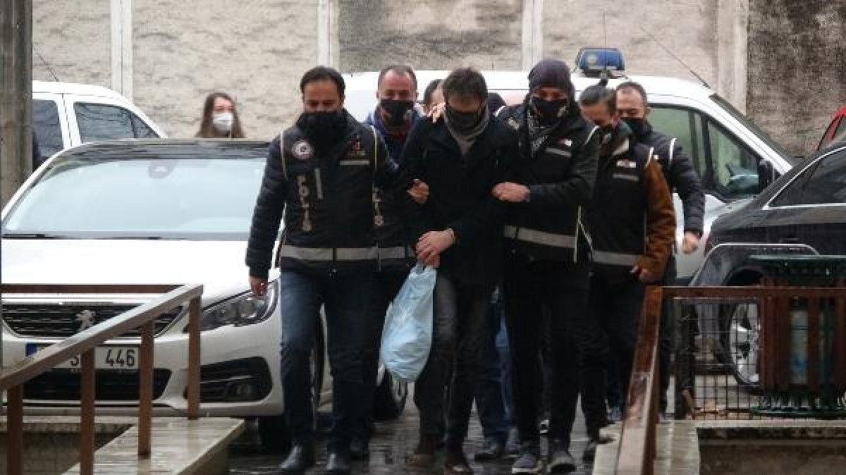 Bursa’da çıplak fotoğrafla şantaj yapıp, 60 bin lirasını aldılar