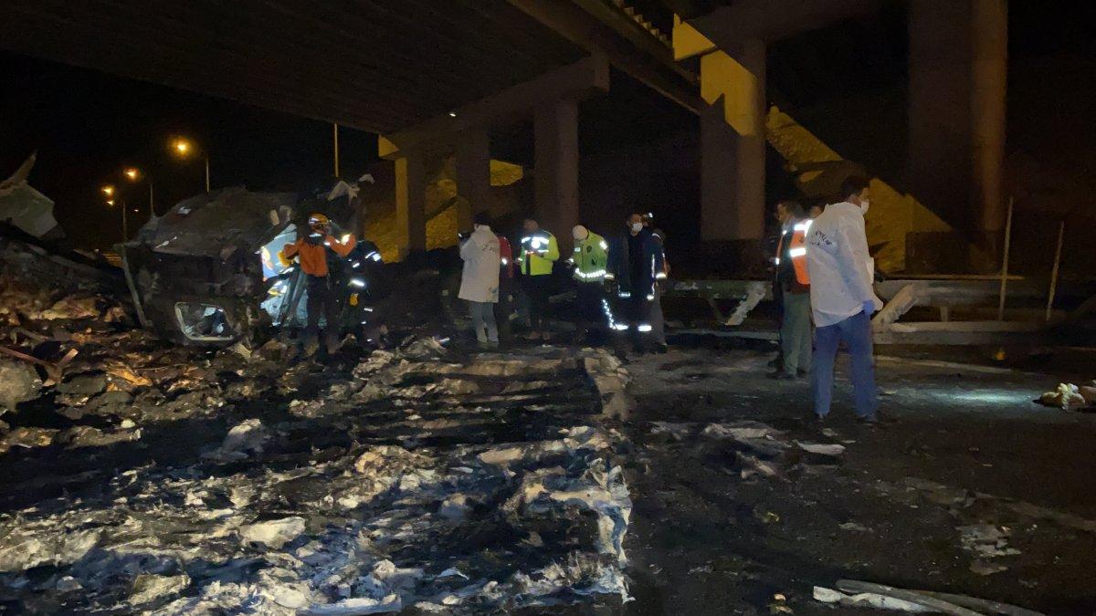 Niğde'de köprüden düşen tır cayır cayır yandı