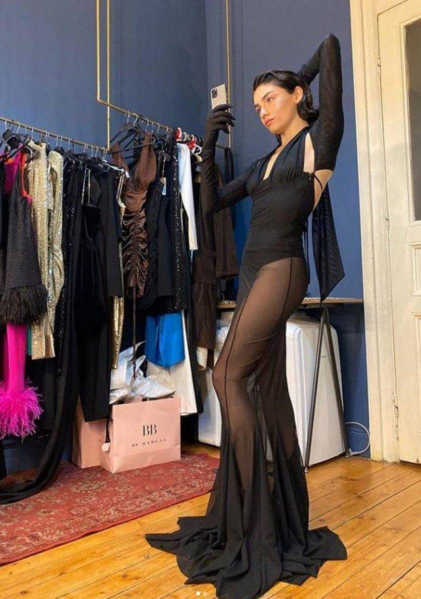 Hazar Ergüçlü'nün sırt dekolteli elbisesine beğeni yağdı