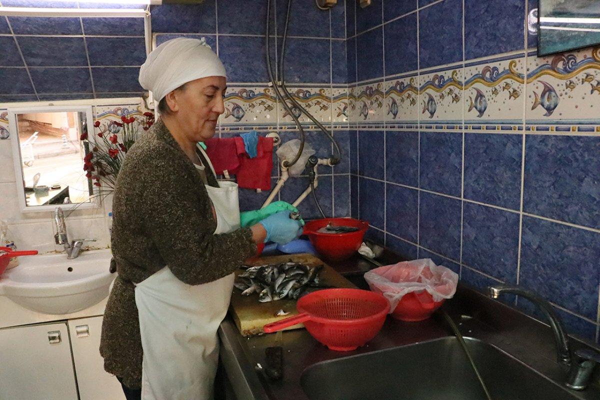 Samsun'da balıkçılık yaparak geçimini sağlayan ikili ilgi odağı oldu