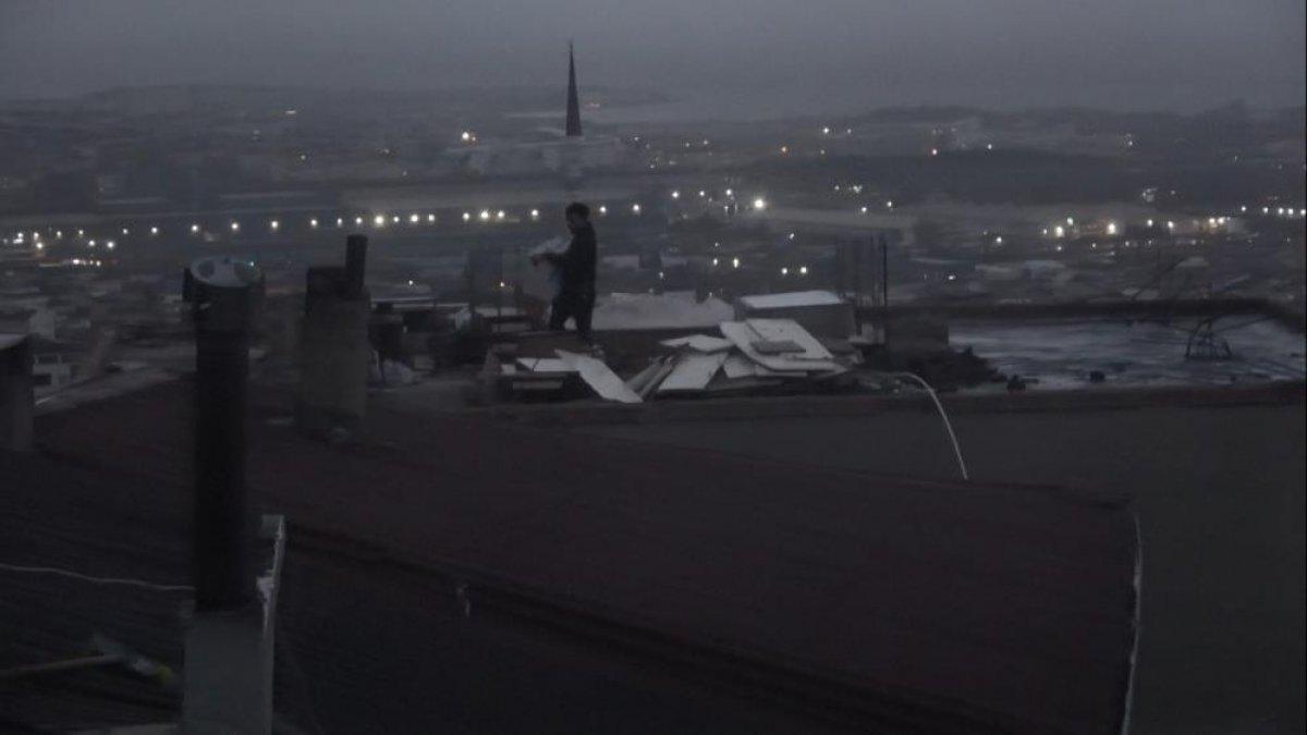 Kocaeli'de binanın çatısı uçunca çeyizleri böyle kaçırdı