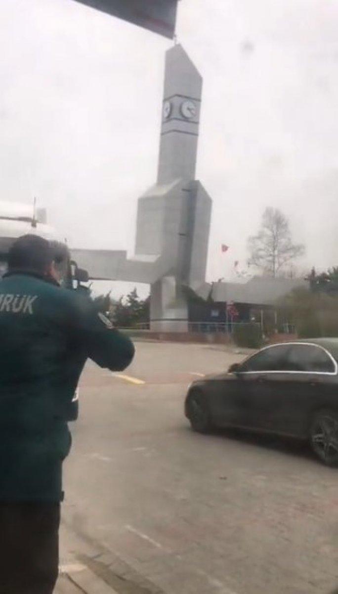 Lodos Çatalca'da saat kulesini devirdi