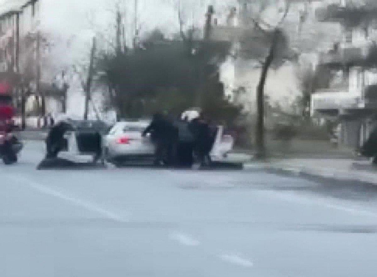 Beylikdüzü'nde ters yönden kaçan şüphelileri polis kovaladı