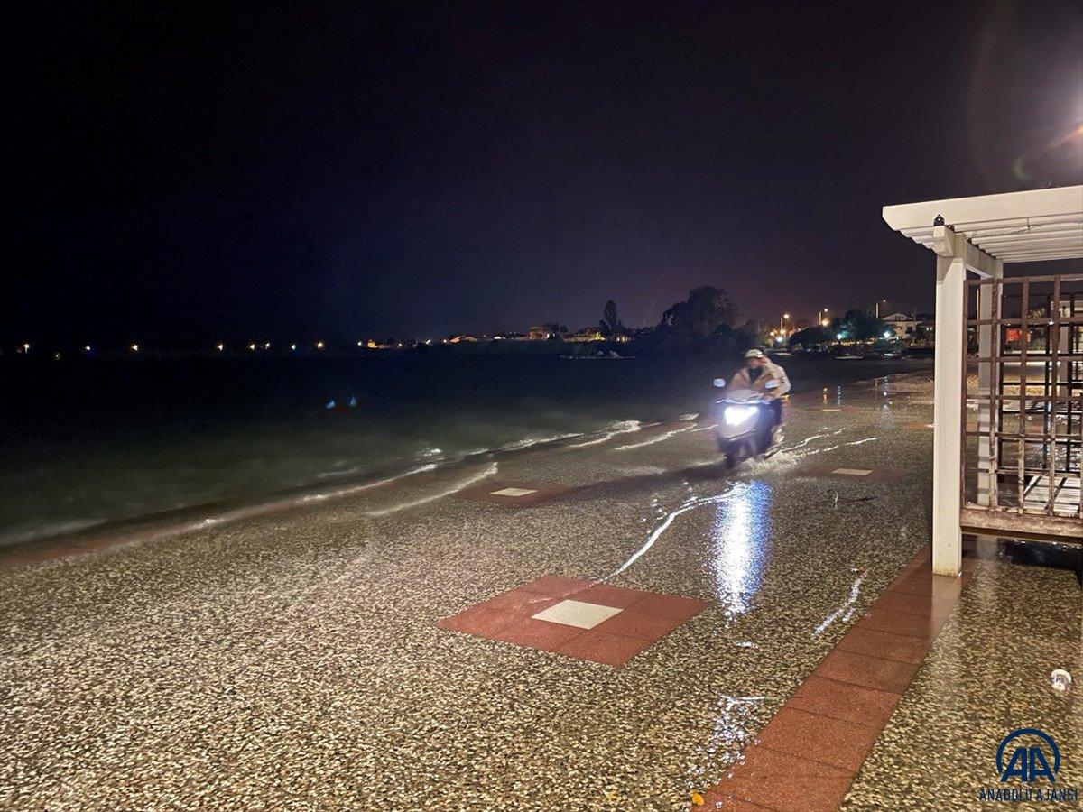 Fethiye’de fırtına nedeniyle deniz taştı