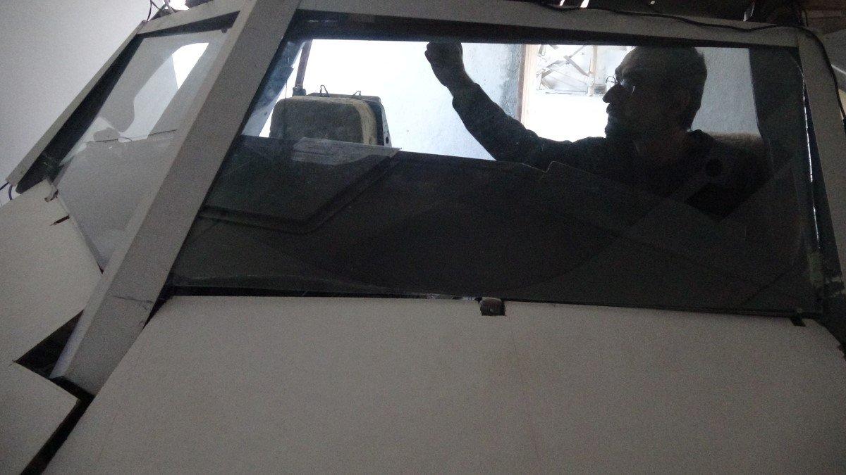 Trabzonlu Alihan, evinde uçak kokpiti yaptı
