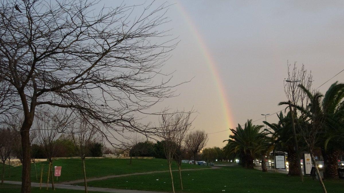 İstanbul'da fırtınayla birlikte gökkuşağı çıktı