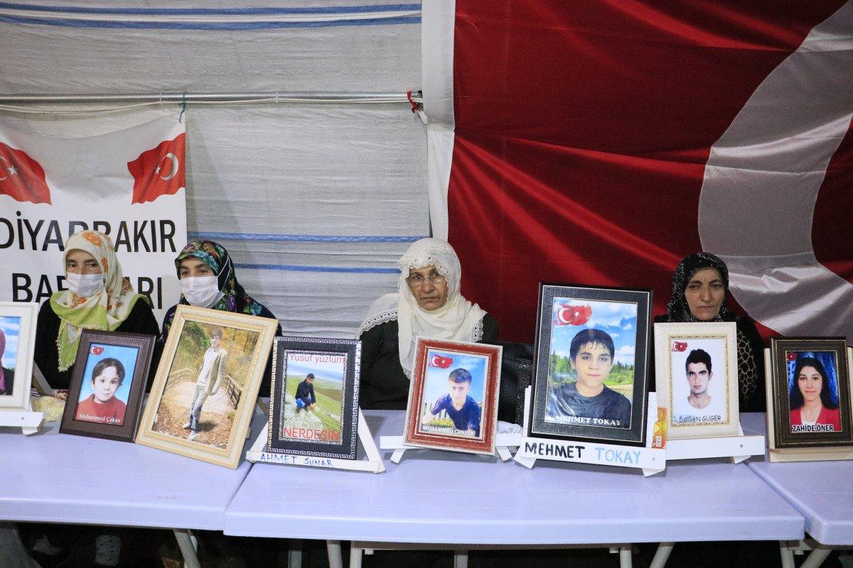 Diyarbakır ailelerinden Kamışlı’ya destek: Korkmasınlar, kazanacaklar