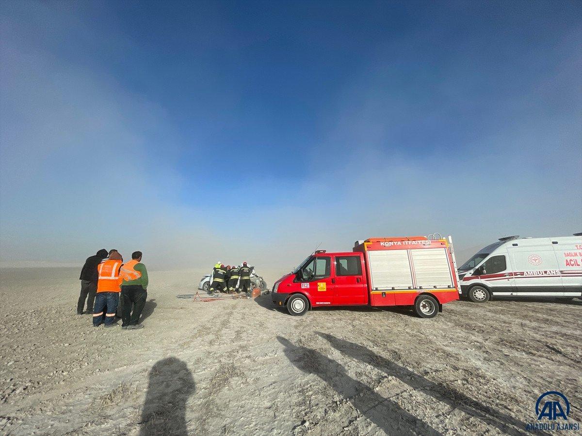 Konya'da kamyon, otomobile çarptı: 2 ölü, 1 yaralı