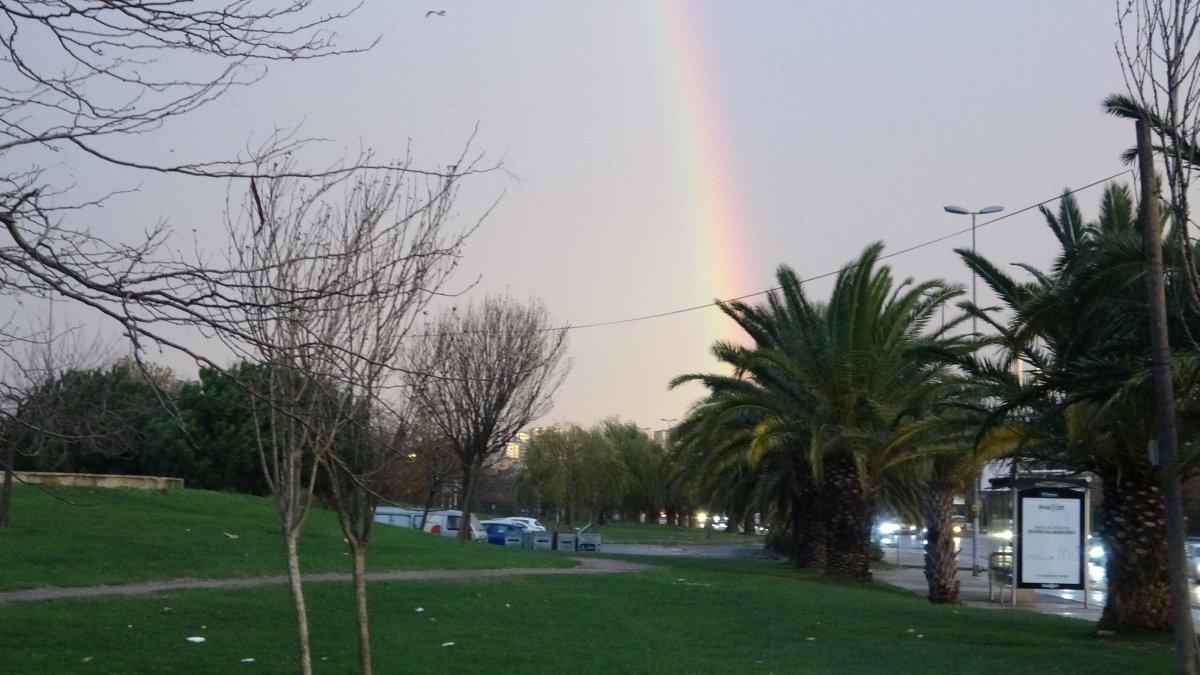 İstanbul'da fırtınayla birlikte gökkuşağı çıktı