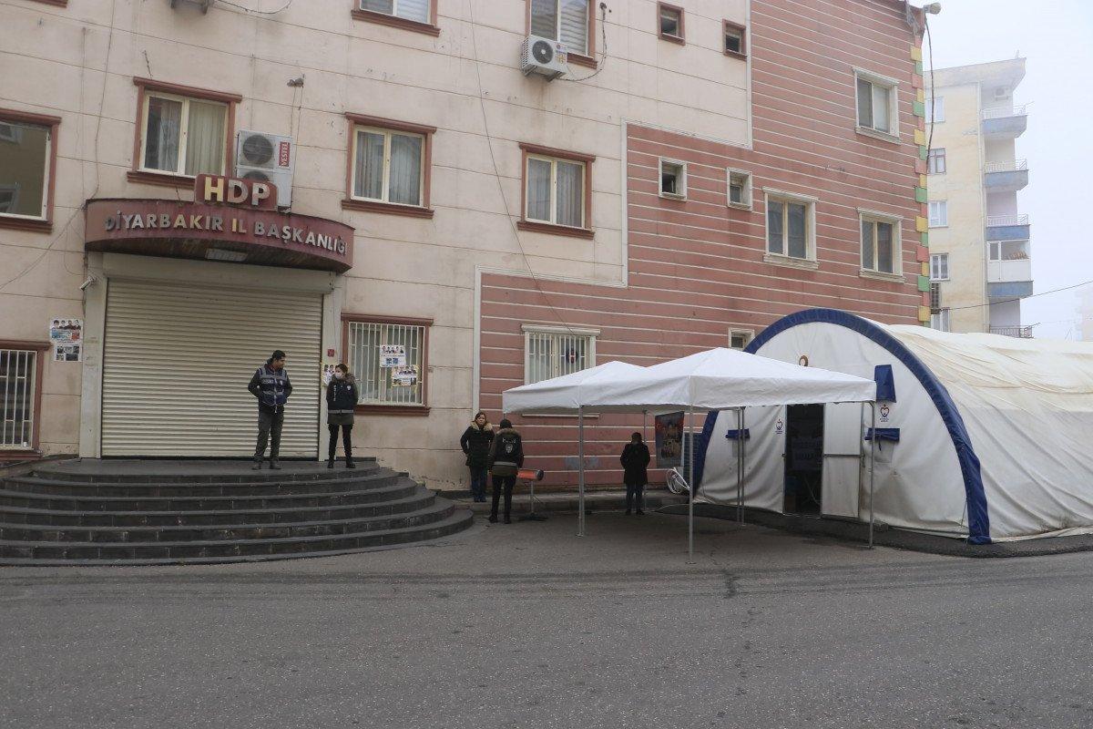 Diyarbakır ailelerinden Kamışlı’ya destek: Korkmasınlar, kazanacaklar