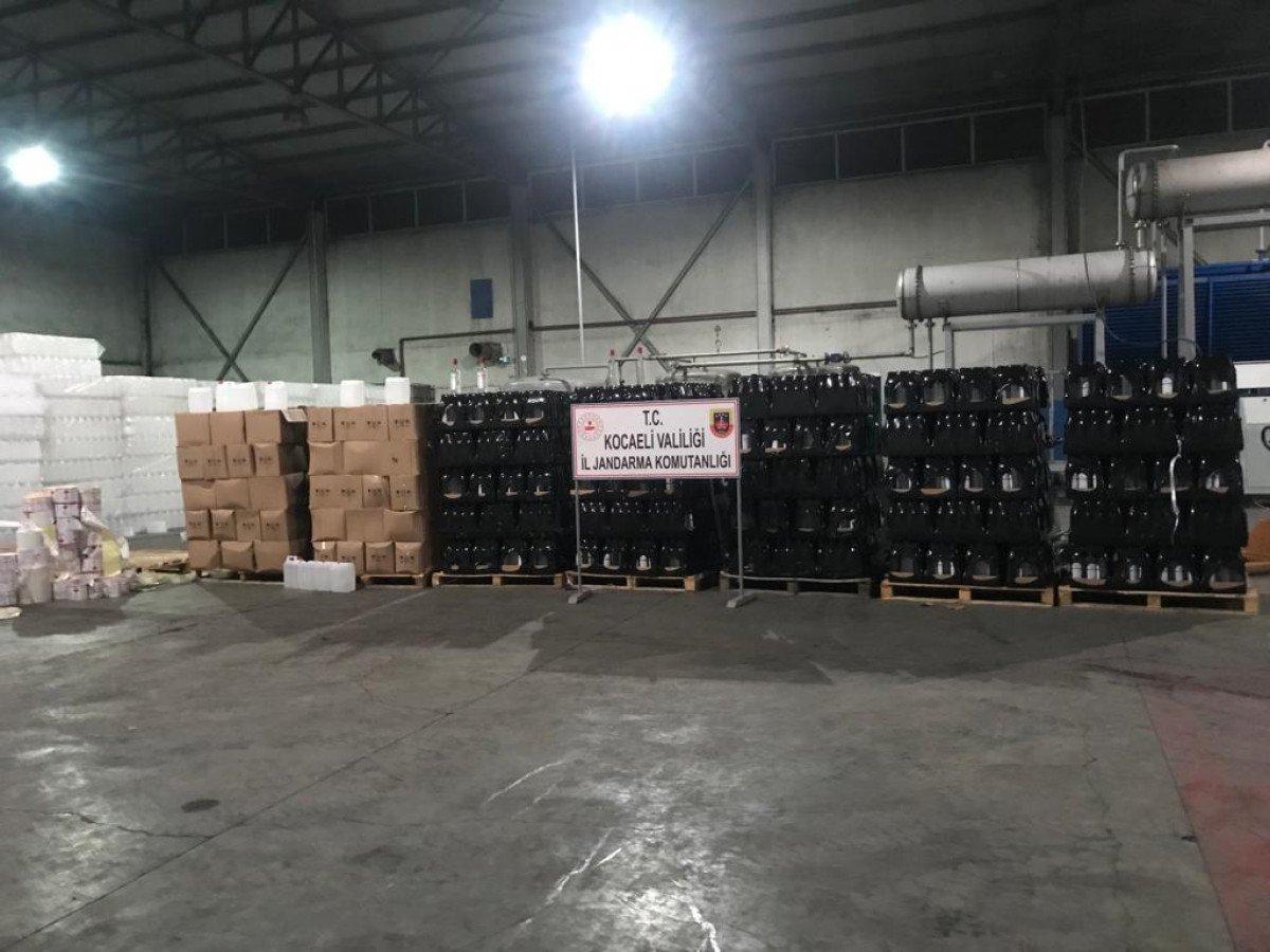 Kocaeli'de kaçak fabrikada 33 bin 815 litre etil alkol ele geçirildi