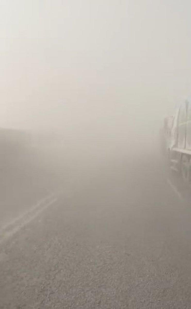İç Anadolu'da trafiğe kum fırtınası engeli