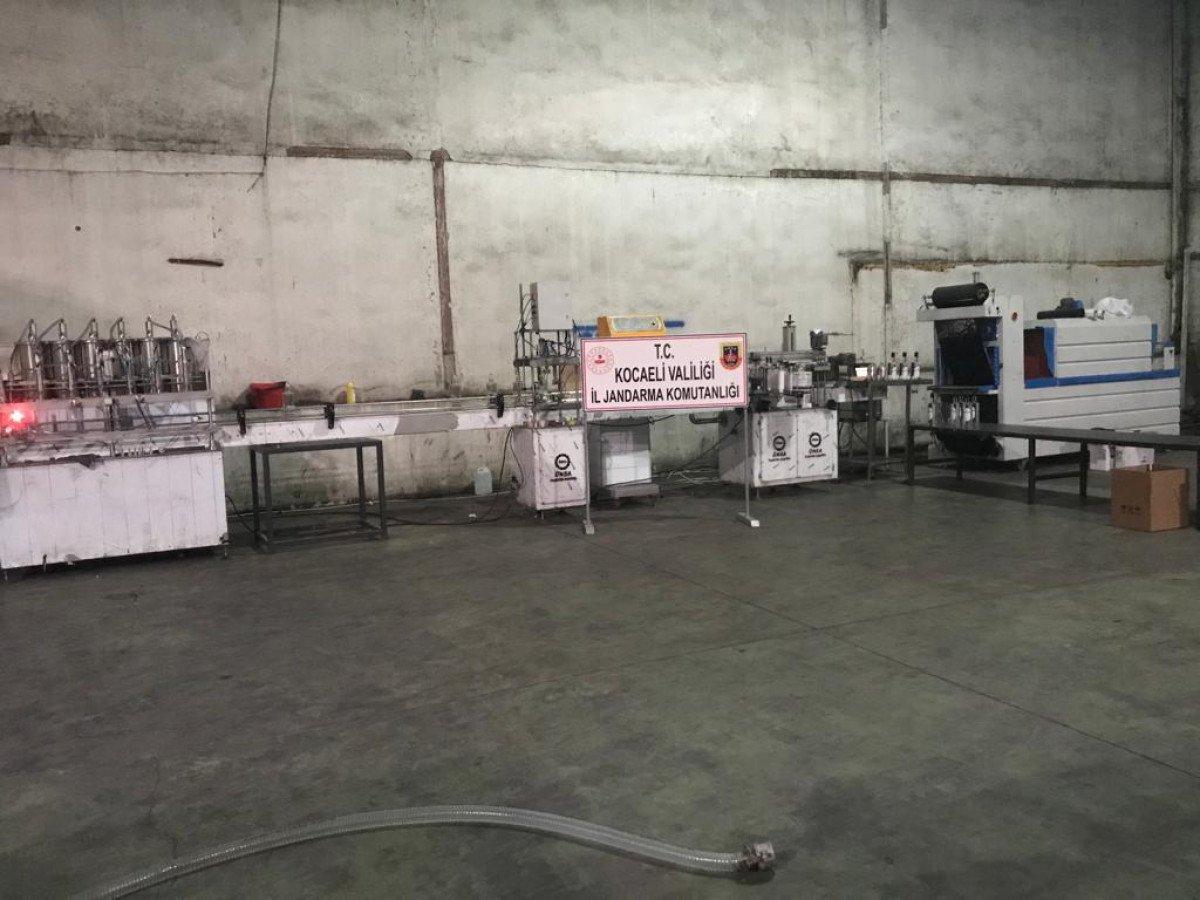 Kocaeli'de kaçak fabrikada 33 bin 815 litre etil alkol ele geçirildi