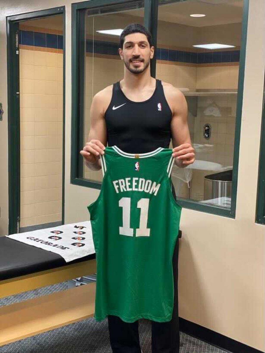 Enes Kanter, ABD vatandaşı oldu soyadını değiştirdi