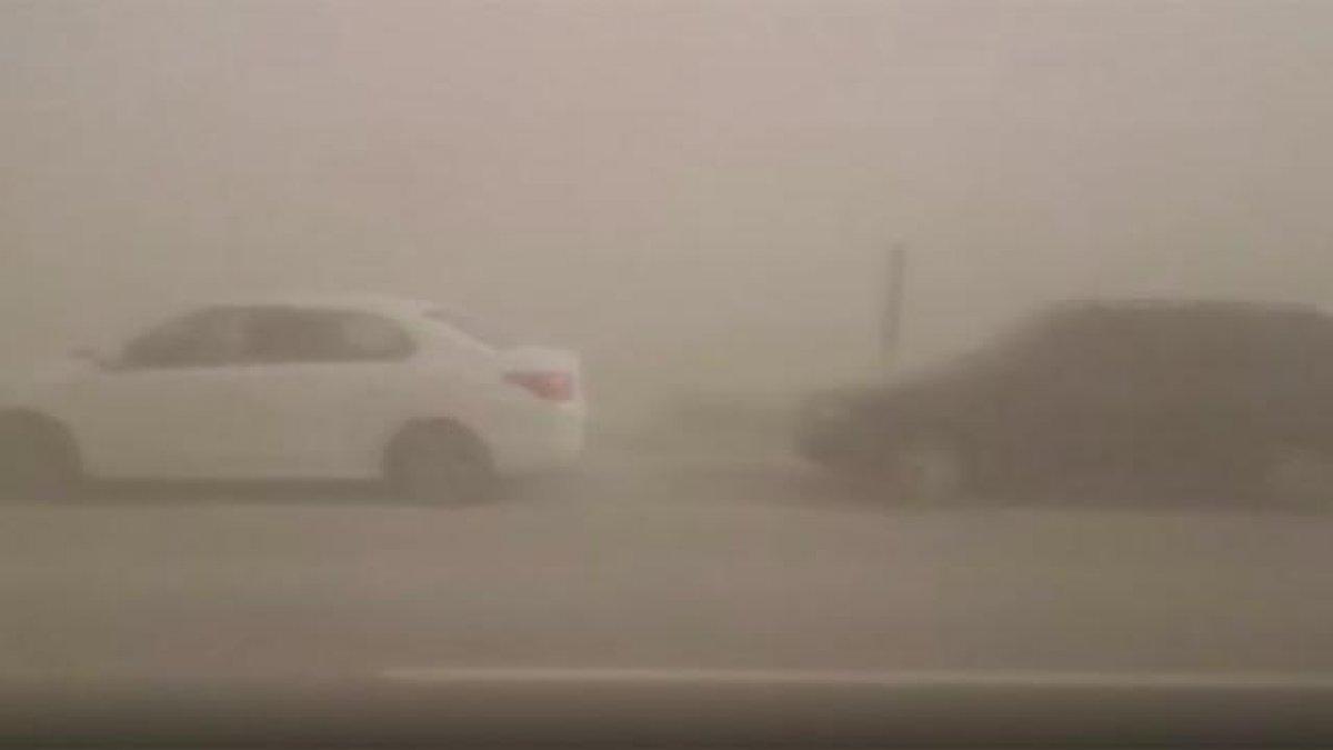 İç Anadolu'da trafiğe kum fırtınası engeli