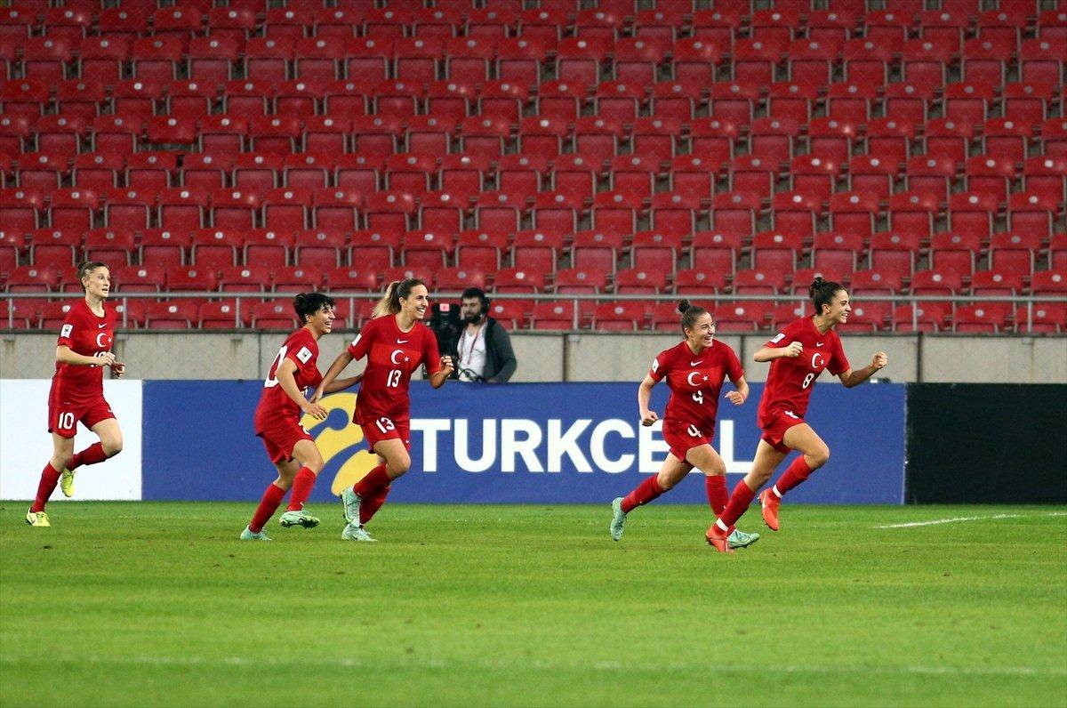 Kadın Milliler, Dünya Kupası Avrupa Elemeleri'nde İsrail'i geriden gelerek yendi