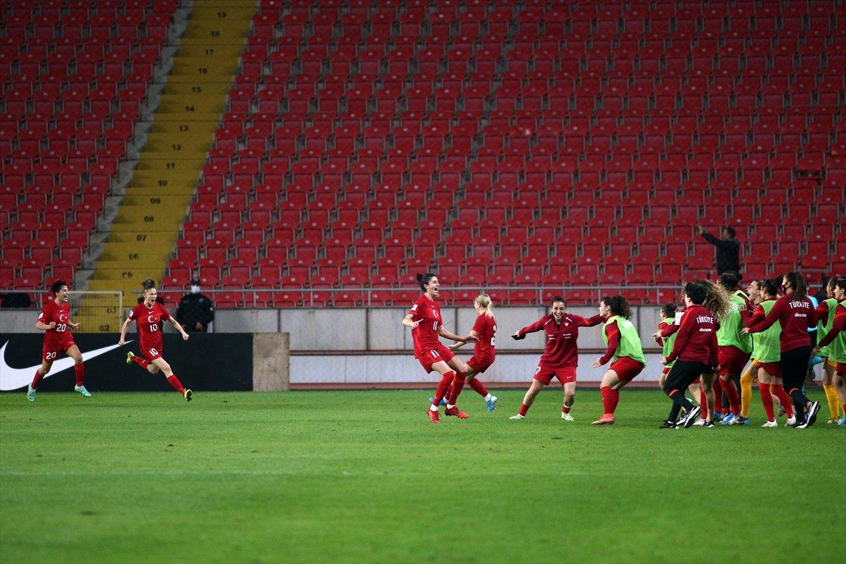 Kadın Milliler, Dünya Kupası Avrupa Elemeleri'nde İsrail'i geriden gelerek yendi