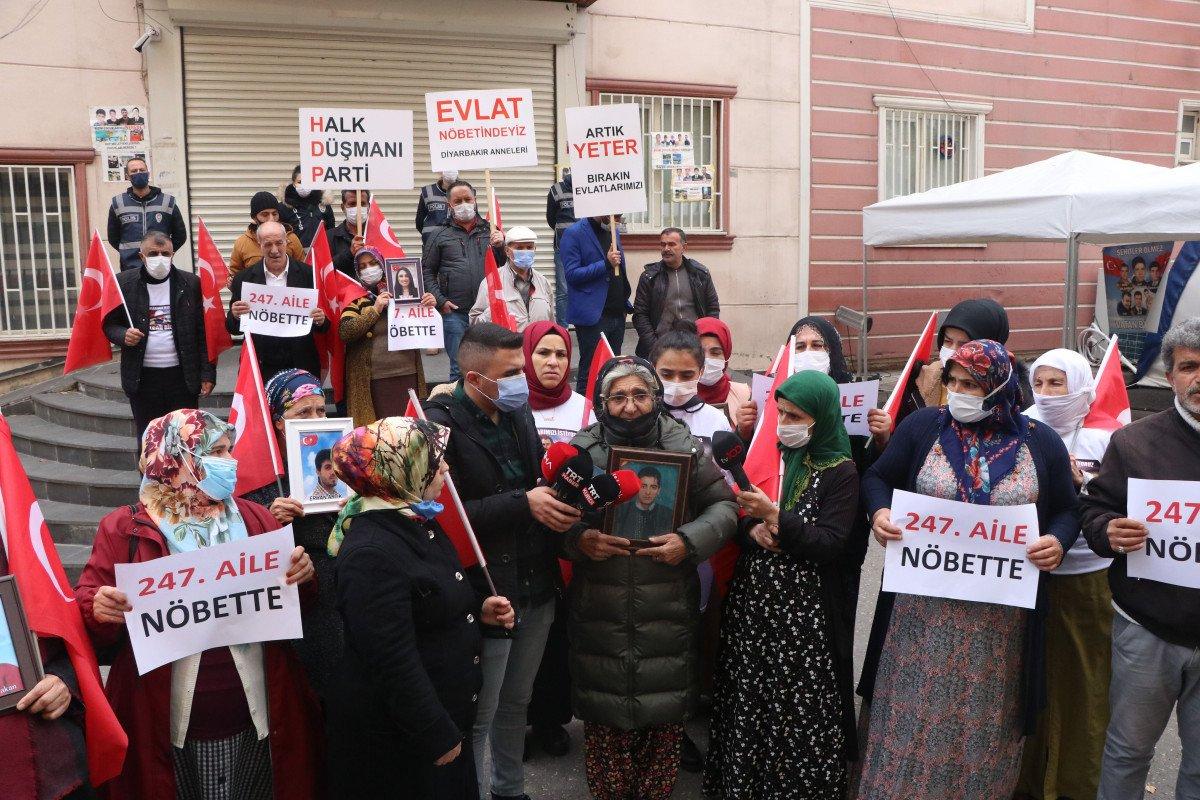 Diyarbakır’da, evlat nöbetine 1 anne daha katıldı