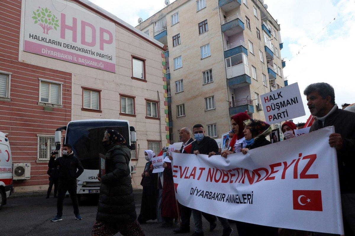 Diyarbakır’da, evlat nöbetine 1 anne daha katıldı