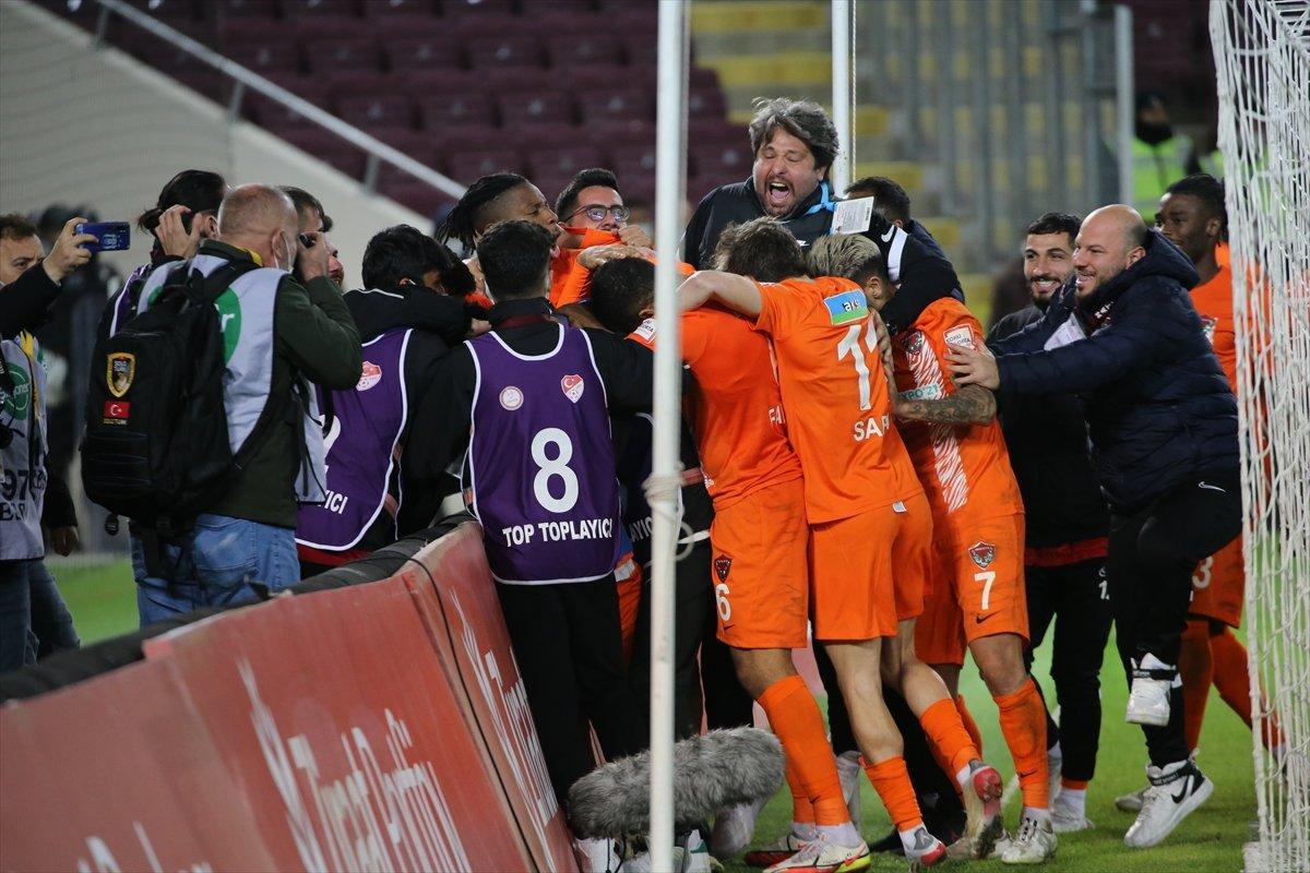 Hatayspor - Eyüpspor maçında kaleye geçen Diouf'tan penaltı golü