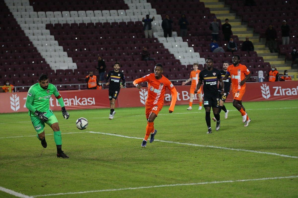 Hatayspor - Eyüpspor maçında kaleye geçen Diouf'tan penaltı golü