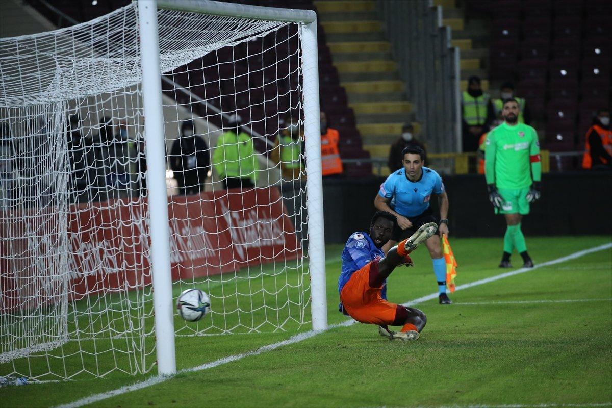 Hatayspor - Eyüpspor maçında kaleye geçen Diouf'tan penaltı golü