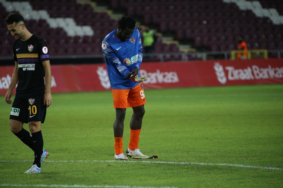Hatayspor - Eyüpspor maçında kaleye geçen Diouf'tan penaltı golü