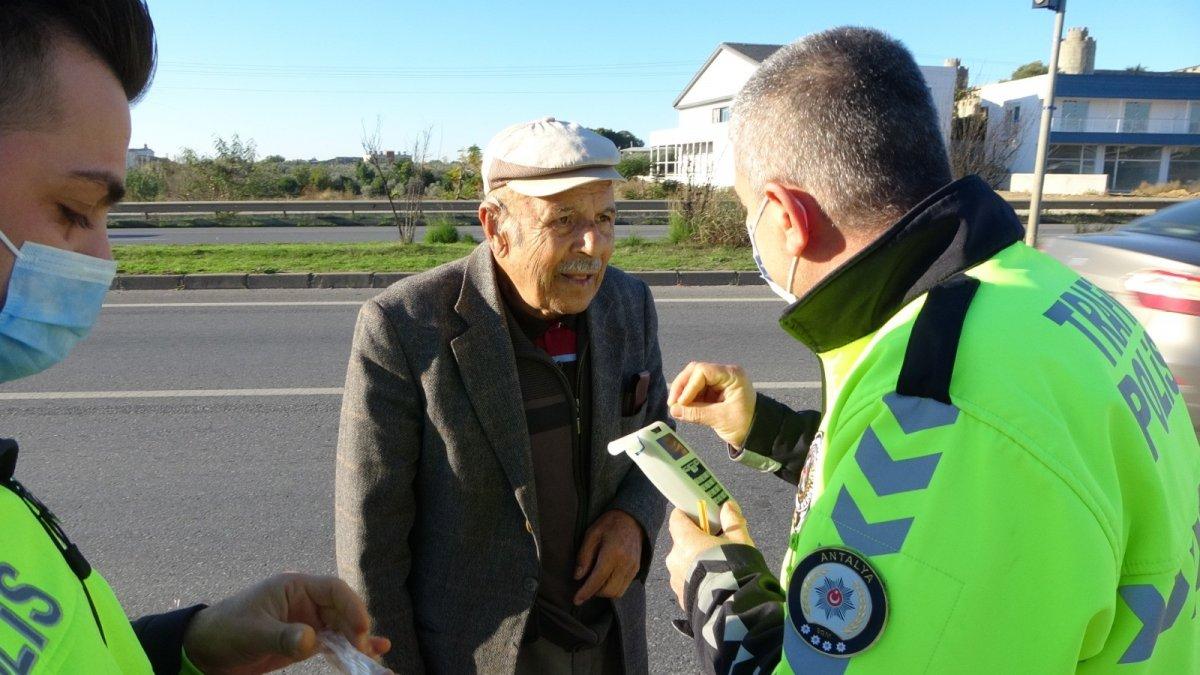 Antalya'da Ömer dede polise zor anlar yaşattı