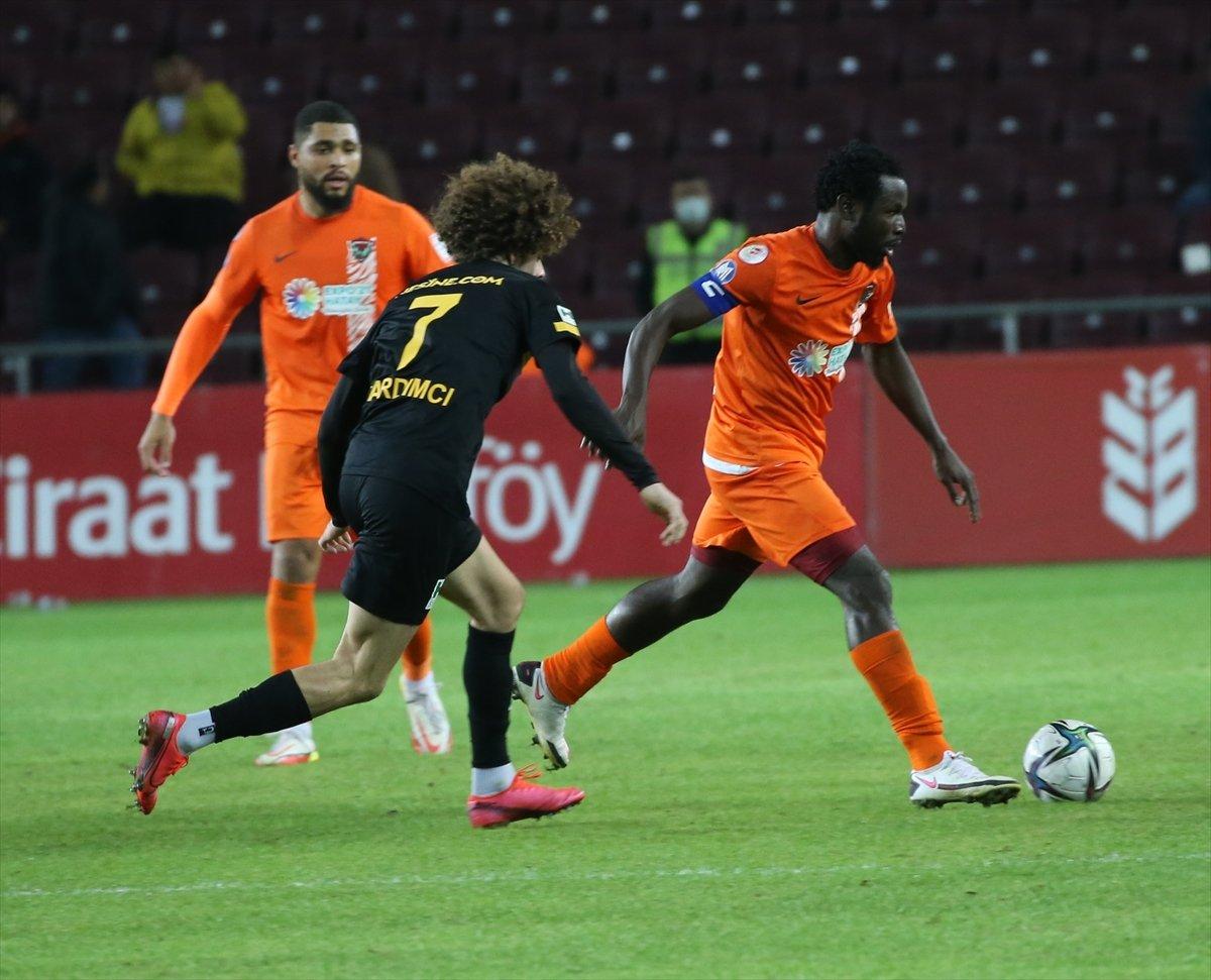 Hatayspor - Eyüpspor maçında kaleye geçen Diouf'tan penaltı golü