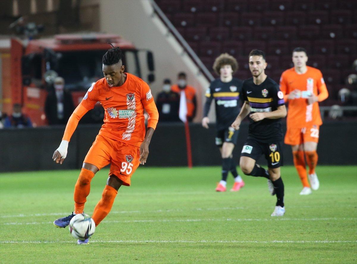 Hatayspor - Eyüpspor maçında kaleye geçen Diouf'tan penaltı golü