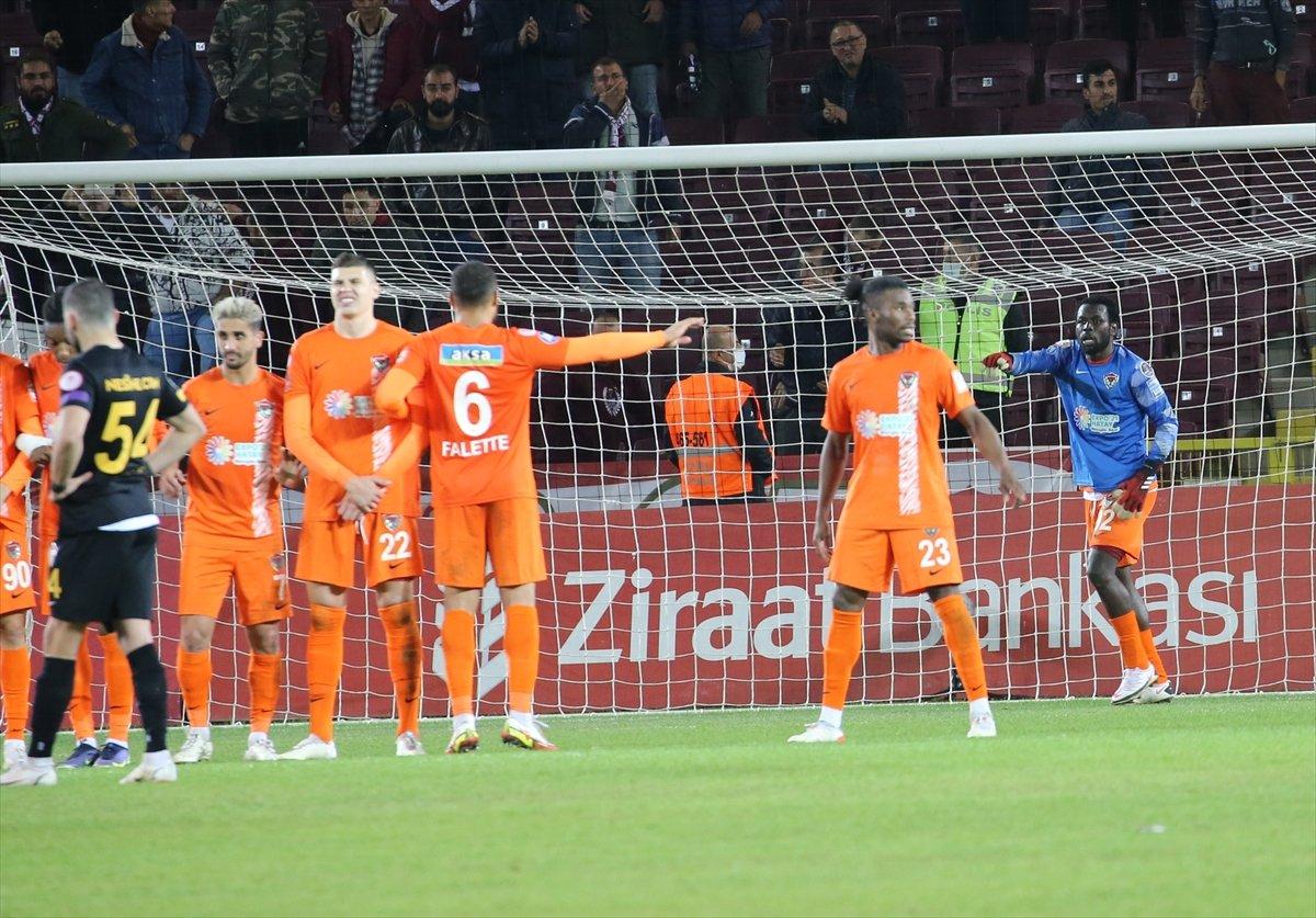 Hatayspor - Eyüpspor maçında kaleye geçen Diouf'tan penaltı golü