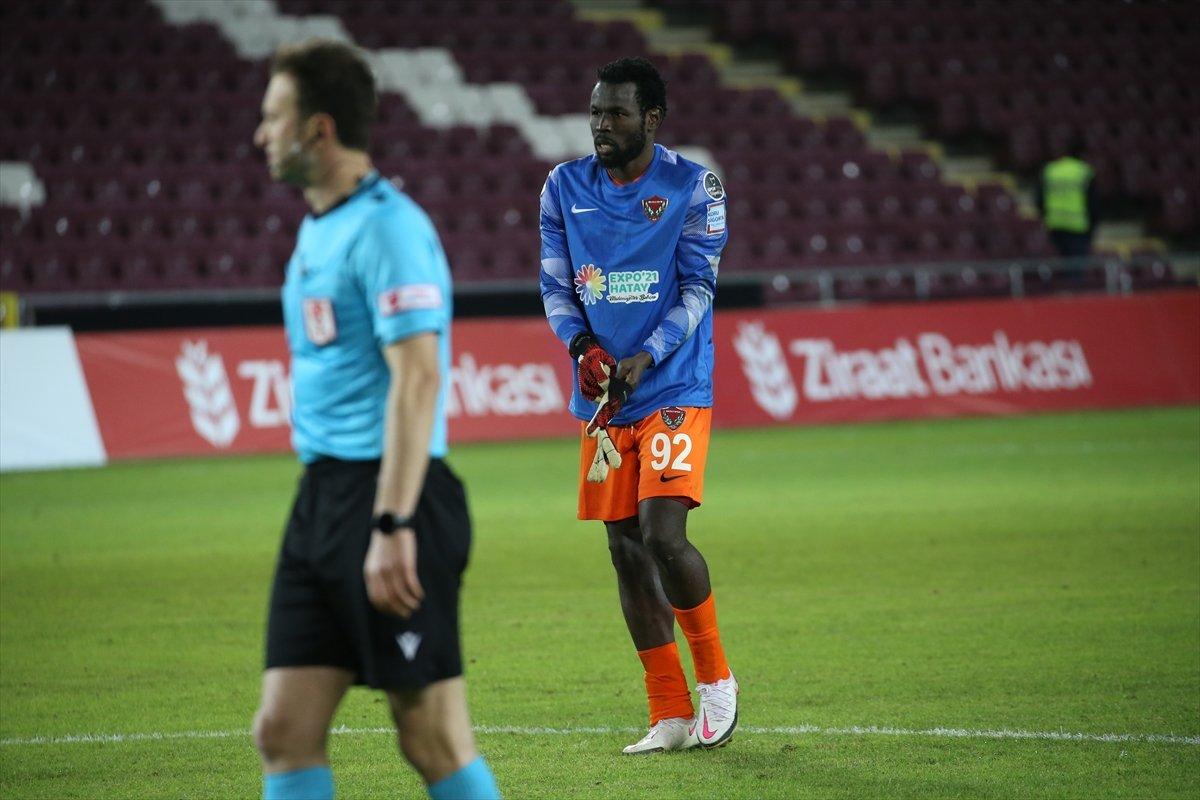Hatayspor - Eyüpspor maçında kaleye geçen Diouf'tan penaltı golü