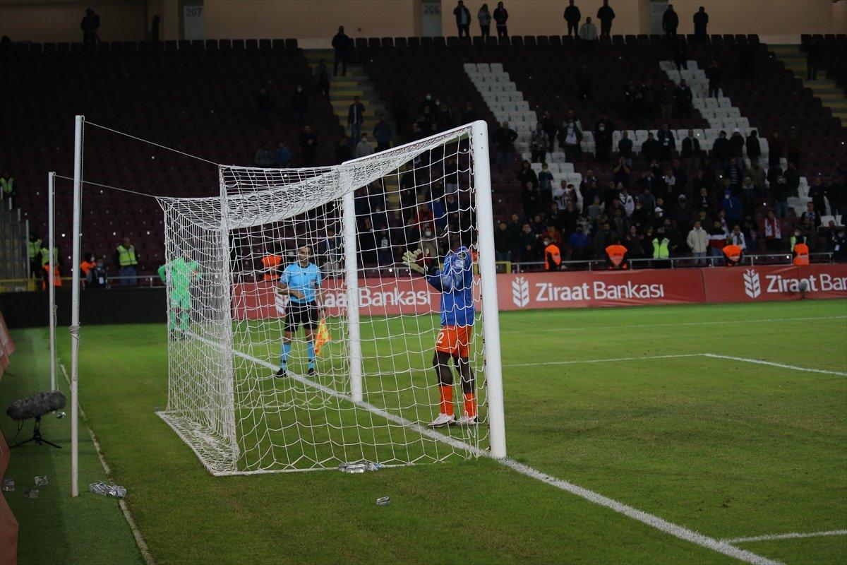 Hatayspor - Eyüpspor maçında kaleye geçen Diouf'tan penaltı golü