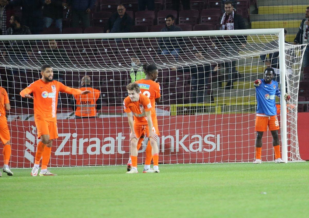 Hatayspor - Eyüpspor maçında kaleye geçen Diouf'tan penaltı golü