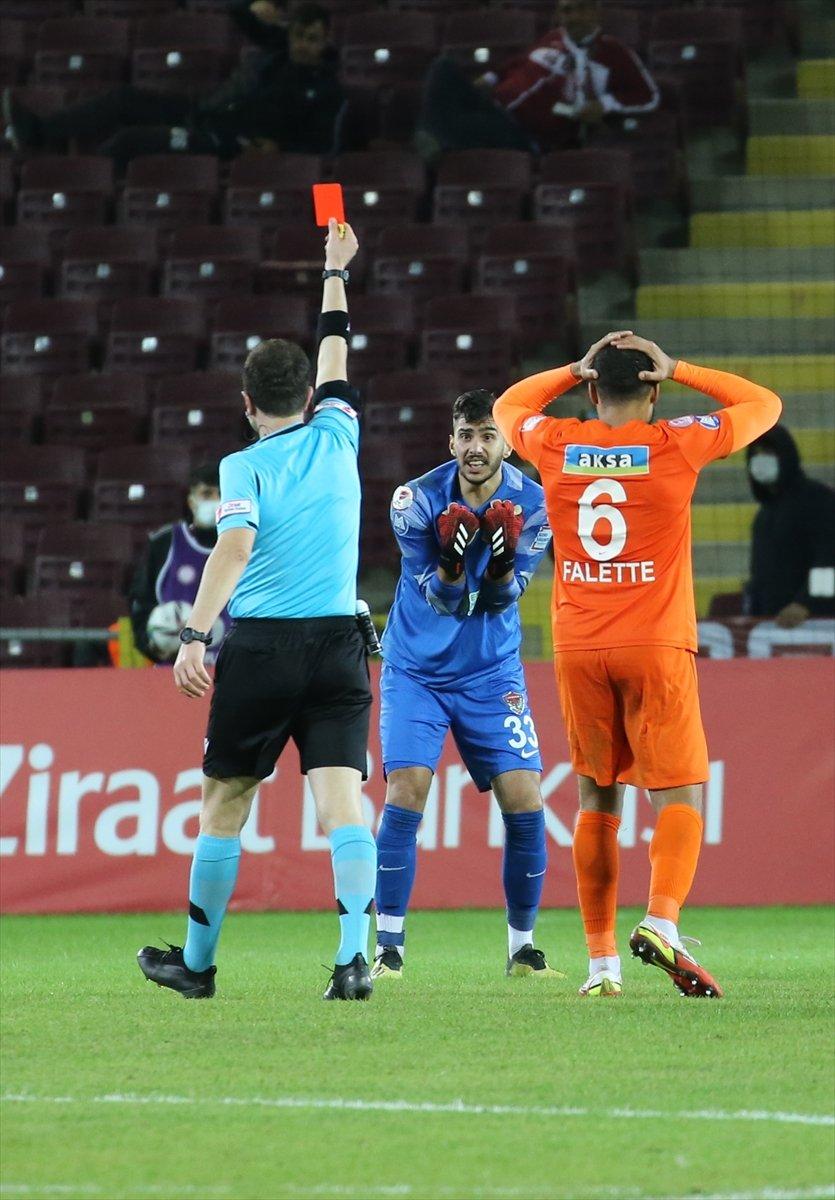 Hatayspor - Eyüpspor maçında kaleye geçen Diouf'tan penaltı golü