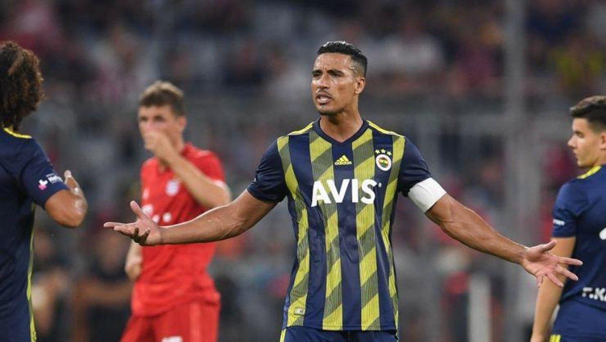 Attila Szalai sol beke geçiyor