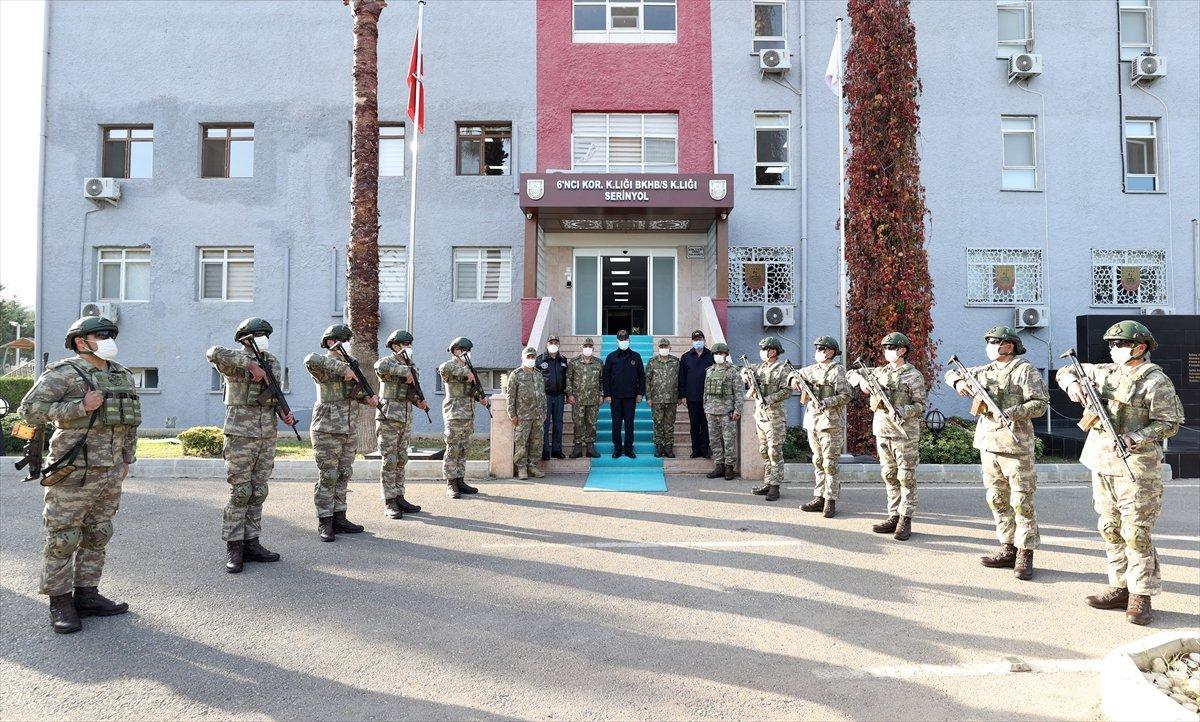 Hulusi Akar, Suriye sınır hattındaki birlikleri denetledi