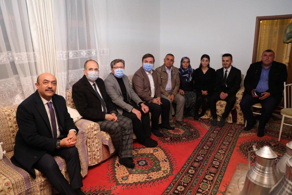 Anne ve babası olmayan gence sevdiği kızı Vali Aydoğdu istedi