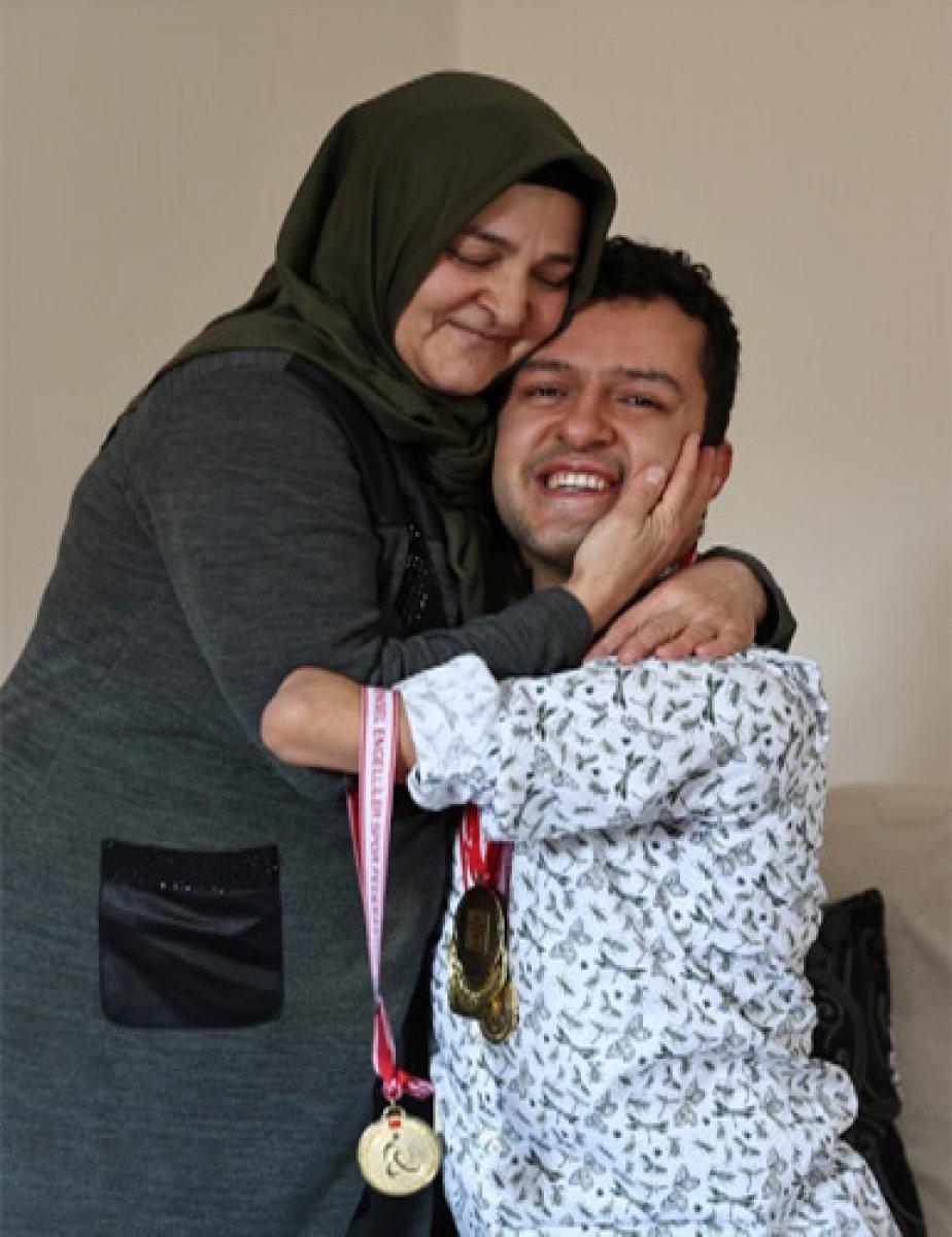 92 madalyalı engelli milli yüzücünün hayali millevetkili olmak