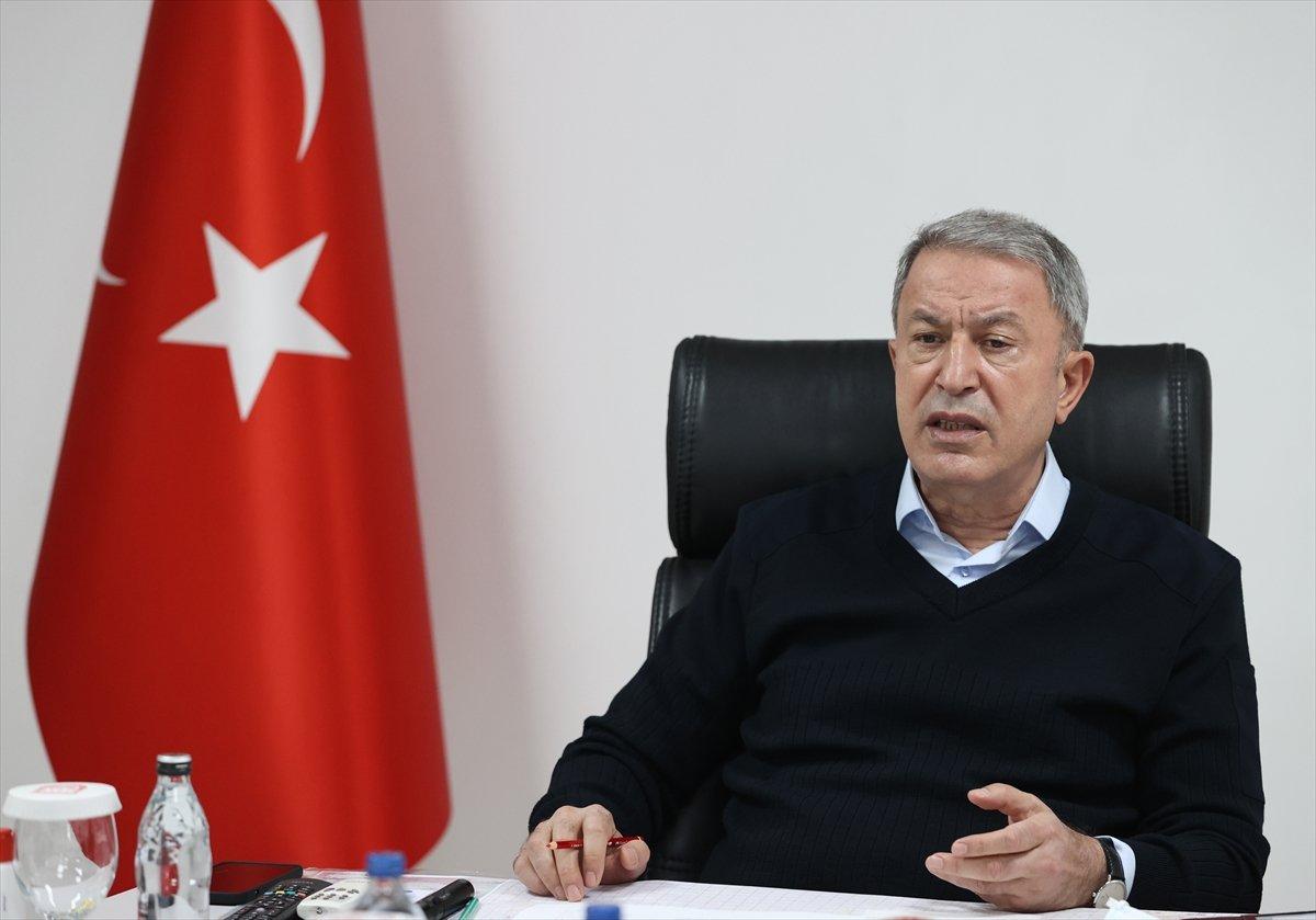 Hulusi Akar, Suriye sınır hattındaki birlikleri denetledi