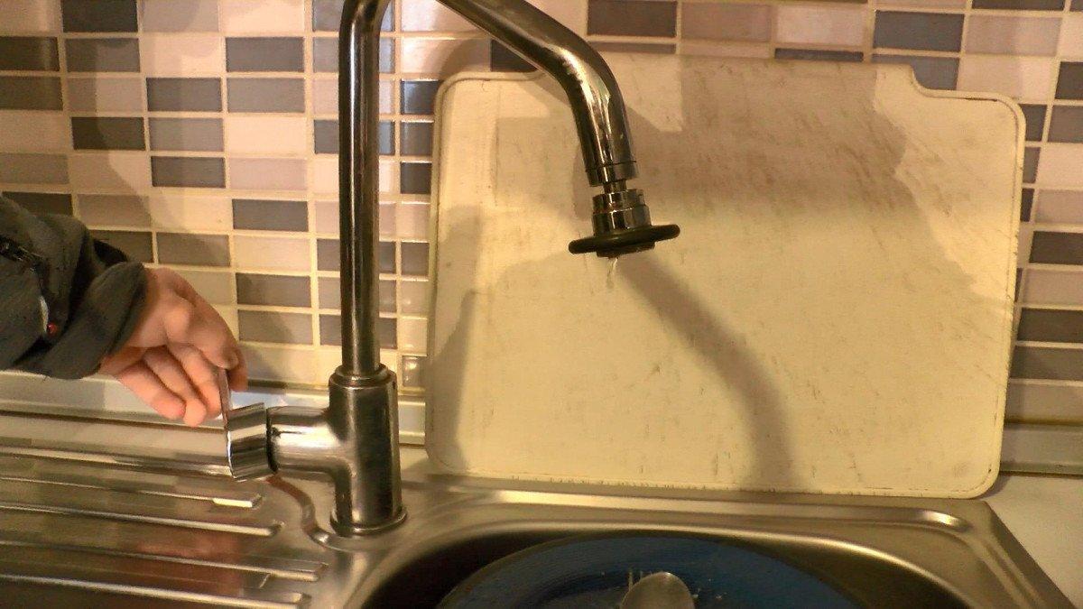 Esenyurt’ta 15 bin nüfuslu sitenin suları kesildi, site sakinleri isyan etti